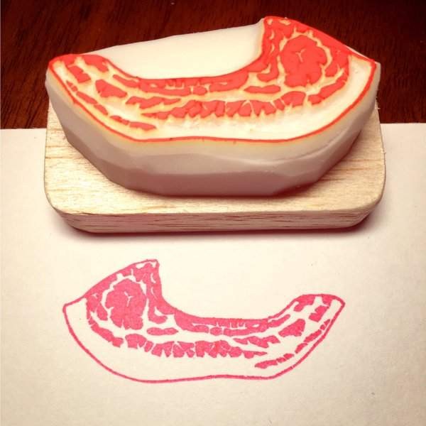 太逼真的「肉塊印章」~小心被汪星人吃下肚呀