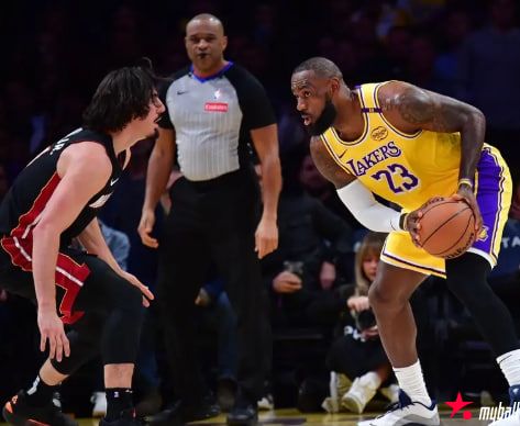 大发体育-詹姆斯22+9浓眉22+11 湖人14分逆转降服热火,大发助力你的致富之路!