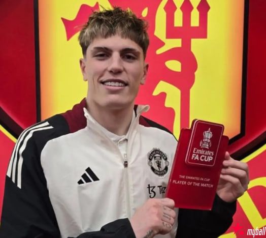 迈博体育 曼联3500万买左闸却用来踢右路!阿莫林解释理由