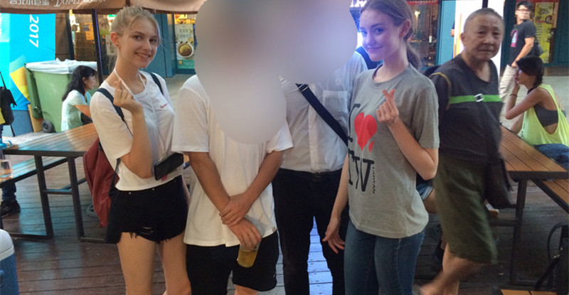 「門已開」等你來！神搜「台灣郎」街頭合照「金髮正妹」　網友：值了