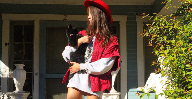 清純系正妹「人設崩塌」…私底下開起狂撩模式　連眼神都變得不一樣了