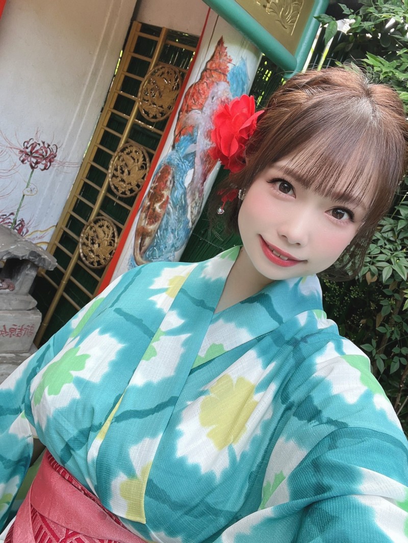 睽违12年⋯那位童颜巨乳的「初恋少女」竟然要复出了！