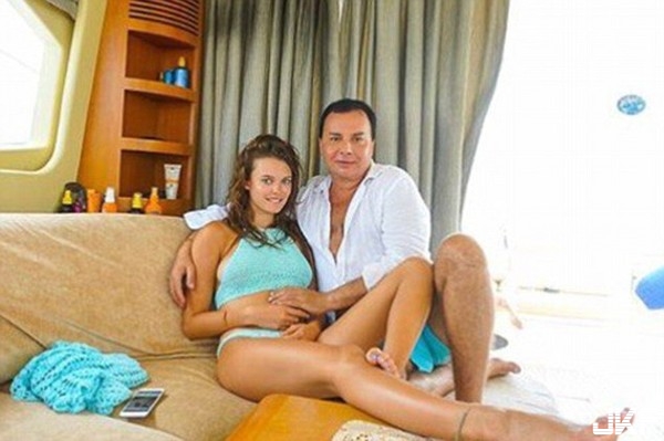 俄國石油大亨14歲嫩妹養成計畫，4年後直接娶回家