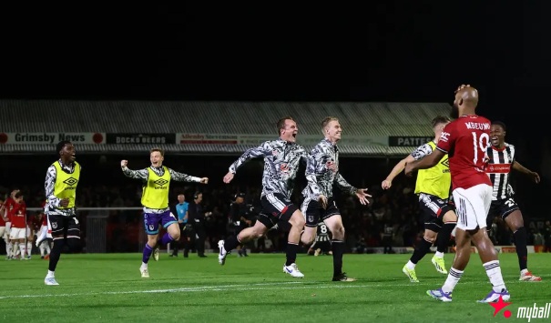 大发体育-耻辱出局！联赛杯-曼联点球战总分13-14英乙队，大发助力你的致富之路！