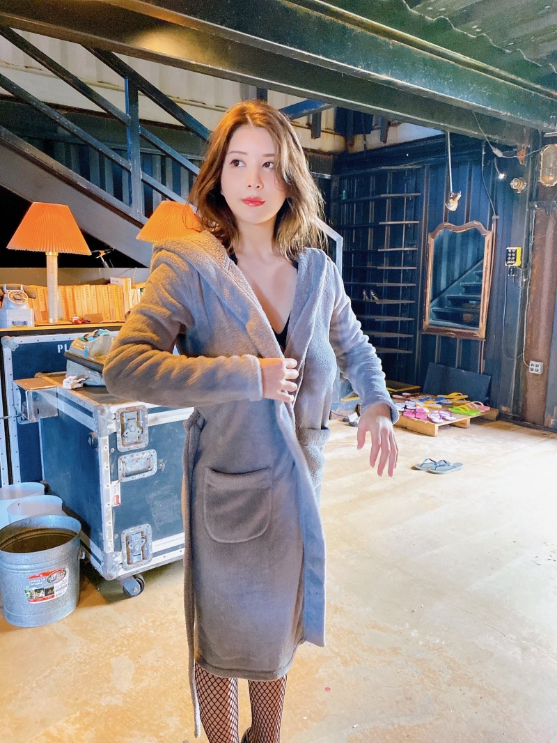 穿上浴袍了！凪ひかる(凪光)开始工作了？！