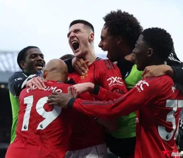 迈博体育 曼联两球领先补时被追平后3-2绝杀！卡里克三连胜