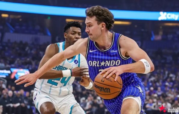 迈博体育  魔术大胜黄蜂晋级季后赛，班凯罗25+5+6率队锁定东部第8