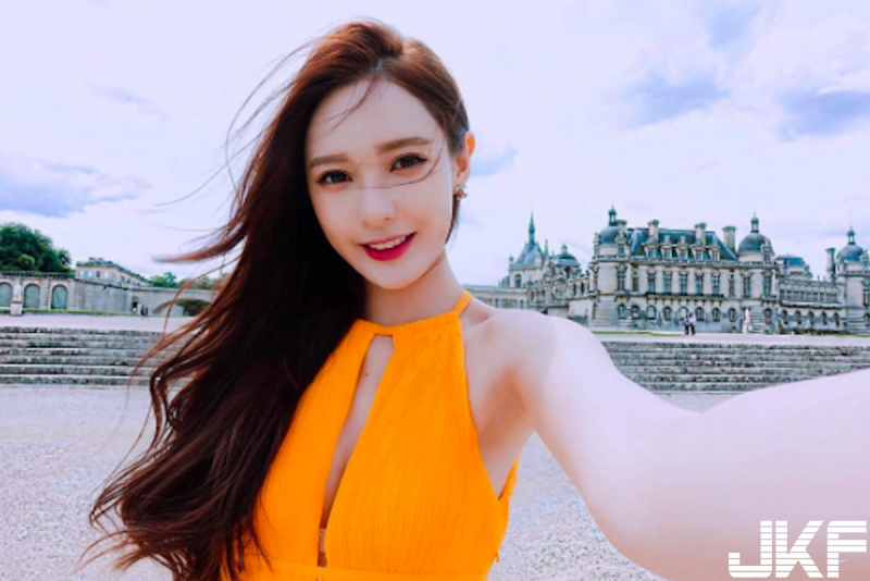「童顏爆乳妹」撞臉Angelababy，臉書解放美乳照「深溝實在太火辣」！
