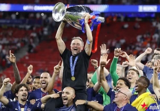 迈博体育 骑士休赛期风暴:莫布里成非卖品,詹姆斯回归之门悄然打开?