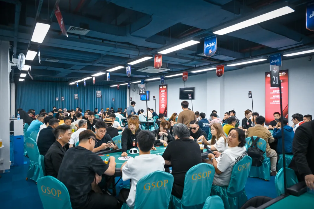 【EV扑克】深圳山海杯 | 三日激战,主赛首轮战罢!本次主赛共计521人次参赛,140位顶尖牌手各凭实力顺利突围