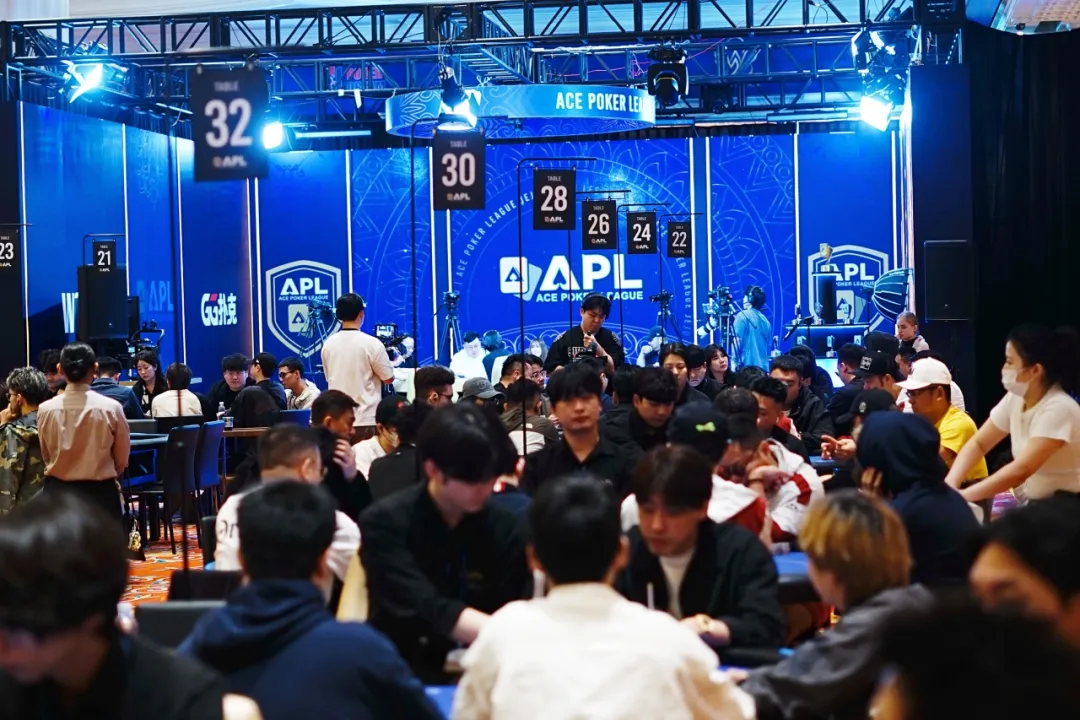 【EV扑克】APL济州岛|奖池狂飙破保!主赛C/D组合共260人次参赛39人晋级,李欢/Zhang Xugang分别登顶小组CL!明日主赛“末班车”等你抄底!