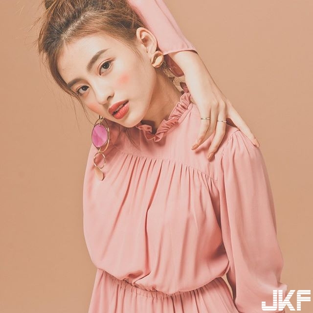 甜死人！越南正妹超有「女友感」，清新笑容甜美長相 長腿好身材讓我想戀愛了！