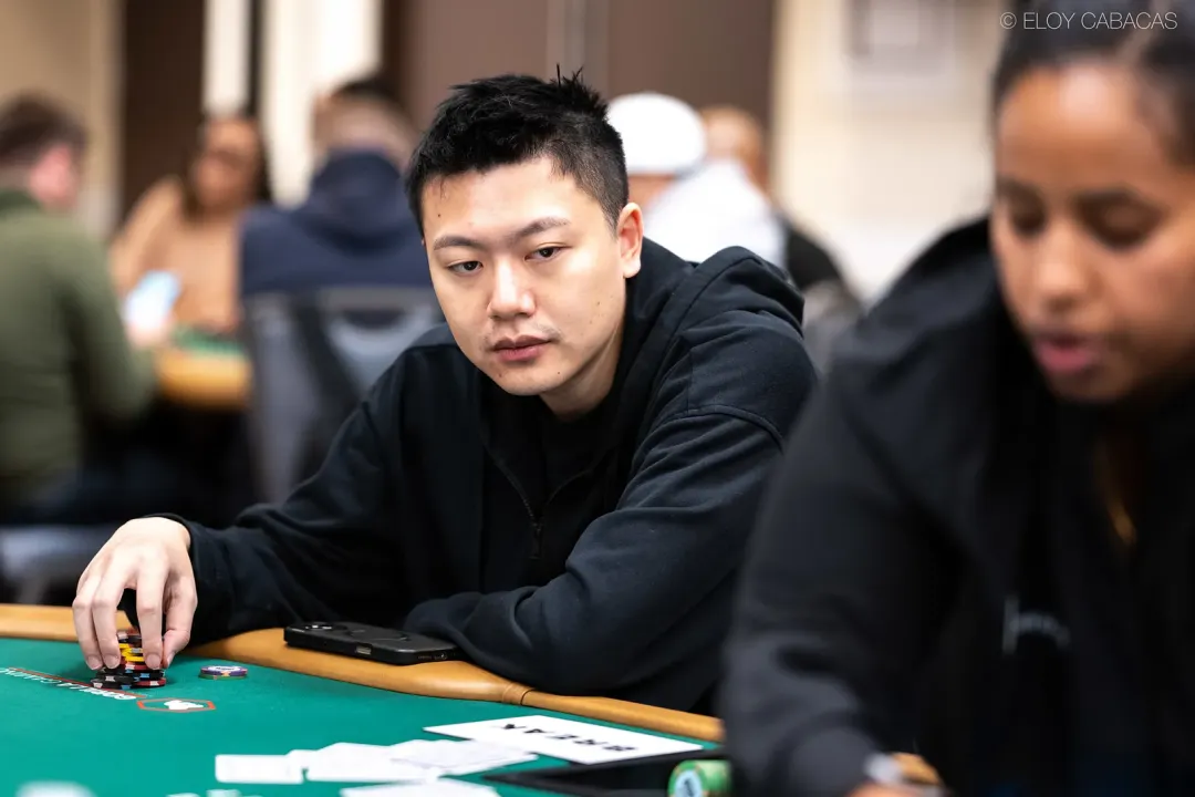 【EV扑克】金手链得主张阳稳了?WSOP主赛Day2顺利过关,与22位同胞同行!