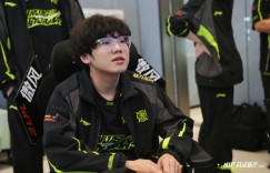 【沙巴娱乐】亚运AD非你莫属？Assum对线碾压Viper 两局狂轰17-6-13的华丽战绩