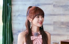 【沙巴娱乐】主持人泱泱晒照：如果我和你约会 那么我将长这个样子