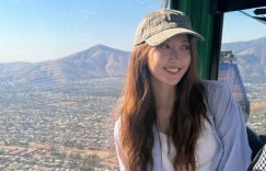 【沙巴娱乐】主持唯嘉晒照：在圣母山被日光拥吻，王姐晒成棕色版