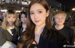 【沙巴娱乐】DOTA2解说蛋糕晒英雄亚冠现场照：上海日记📓