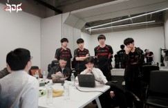 【沙巴娱乐】JDG教练Xiaobai：我们还没找到版本答案 争取后续比赛全部连胜