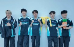 【沙巴娱乐】TT发布今日赛场合照：涅槃️➡️登峰！！我们做到了！！！