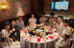 【沙巴娱乐】好多的红包😍AL分享队员及教练赛后聚餐照：造！
