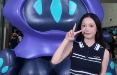 【沙巴娱乐】无畏契约主持人曼妮分享照片：和幽影猫猫一年前也拍过合影！