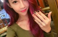 【沙巴娱乐】超火辣網拍老闆娘！「纖腰+白皙長腿」比基尼真的太搶鏡了！